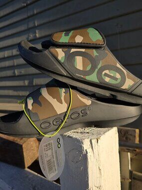 OOFOS Sport Flex Woodland Camo Flip Flops Sandals Men's 10 Women’s 12 EU 43
